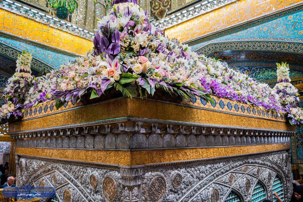 گاهی برای آرام شدن فقط کافی‌ست چشم‌ها را ببندی و صحن و سرای طلایی امام رضا(ع) را تصور کنی؛ شهری در دل ایران که با نفسش امید می‌دهد و با آستانش دل‌ها را زنده می‌کند
#ایران_امام_رضا 
#صحن_رضا_جان