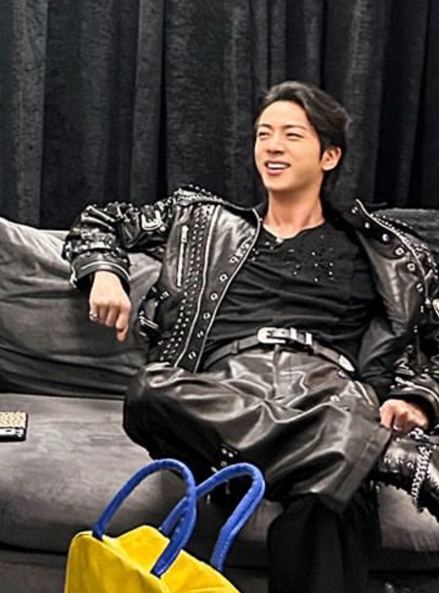 JinBase_'s tweet image. Jin via BTS Official Instagram 🤍

29.04.2026

OMG he’s so cute STOP 😭😭😭🤍🤍.

#Jin #BTSJIN #진 #방탄소년단진