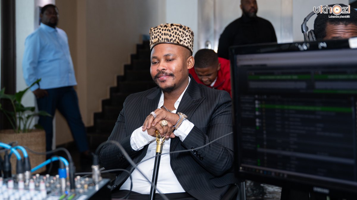 ukhozi_fm's tweet photo. Zigqaje Ngolimi Nesintu Sakho
Namhlanje besikhuluma neNkosi Malusi Zondi oqokwe njengo Shansela nomongameli weBlack Business Forum kanti usanda kuqokwa njengoshansela wasebukhosini.
#iTravel
#IcebolethuGroup
#UkhoziFMxIcebolethu
#ILoveKZN #VisitKZN
#UkhoziFMxTKZN #UkhoziFMStrategySession KZN Tourism & Film - Visit KZN