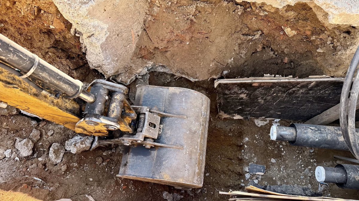 mpecnowysacz's tweet photo. 📣 Budynek 🏢 Spółdzielni Ogrodnicza Ziemi Sądeckiej przy 📌Chopina 10 z ciepłem systemowym MPEC. ♨️💪 

➡️ To kolejny etap prac w ramach rozbudowy sieci MPEC w tym rejonie. 

✅ Następnym krokiem będzie wykonanie 🚧👷‍♂️🚜 przyłącza do budynku 👉ZUS przy Węgierskiej 11. https://t.co/VheveFbfNw