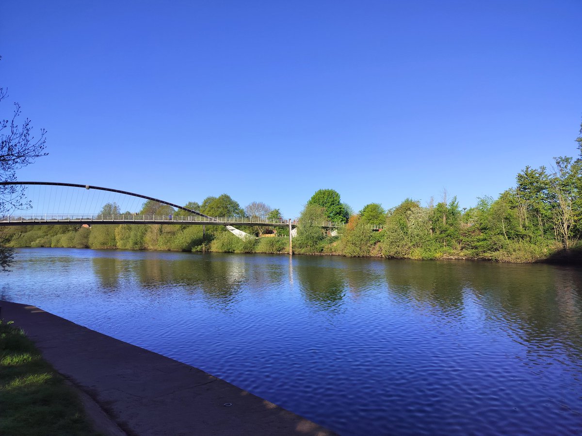 MillingtonSally's tweet image. Morning 5km run 
A sunny start and a route by the river, past the barracks and across the stray. 
Happy Wednesday! 😀🏃‍♀️
#York #Running