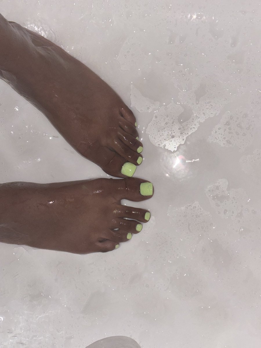 suckables 🦶🏽 tweet media
