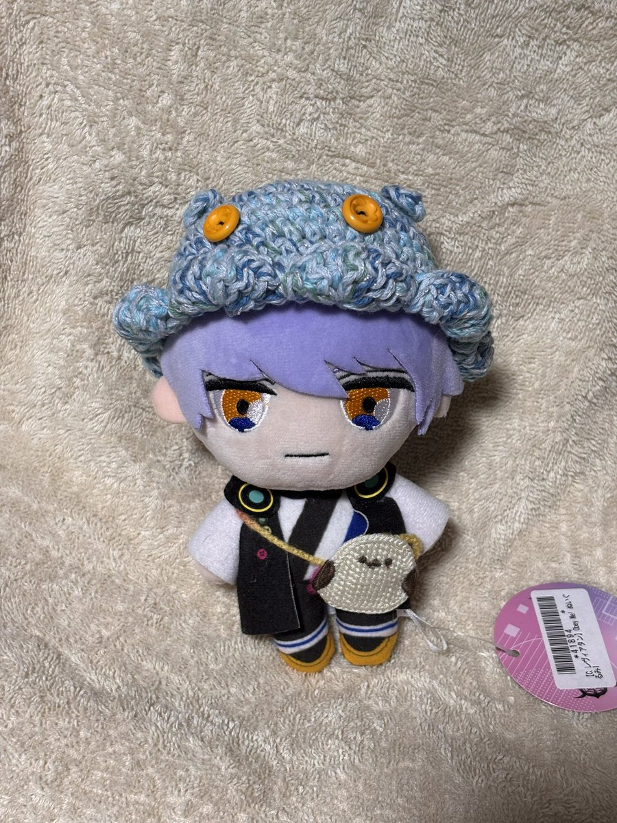 nonoji0_0's tweet photo. ぬいFesに行ってきました
ぬいスタンドとしても良きボード
ボアジャケット💙💛
オレンジおめめ👀のメンダコお帽子🧡
くろねこちゃん！シャツ💚
ぬいちゃん用のケータイ🩷
🍔柄のシャツ❤️
🍣柄シャツ💜
と色々お迎えしましたー！！！ https://t.co/ySQifN5KZu