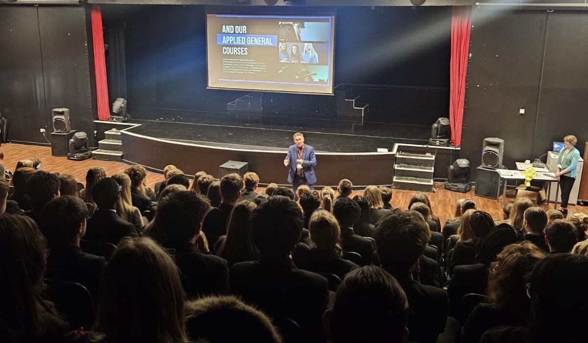 AiredaleAcad's tweet image. Y10 enjoyed a fantastic assembly today from New College Pontefract, giving pupils another valuable opportunity to explore their next steps on a taster day. Inspiring their career ambitions and future pathways. #nextsteps #decisions #aspire #aimhigh