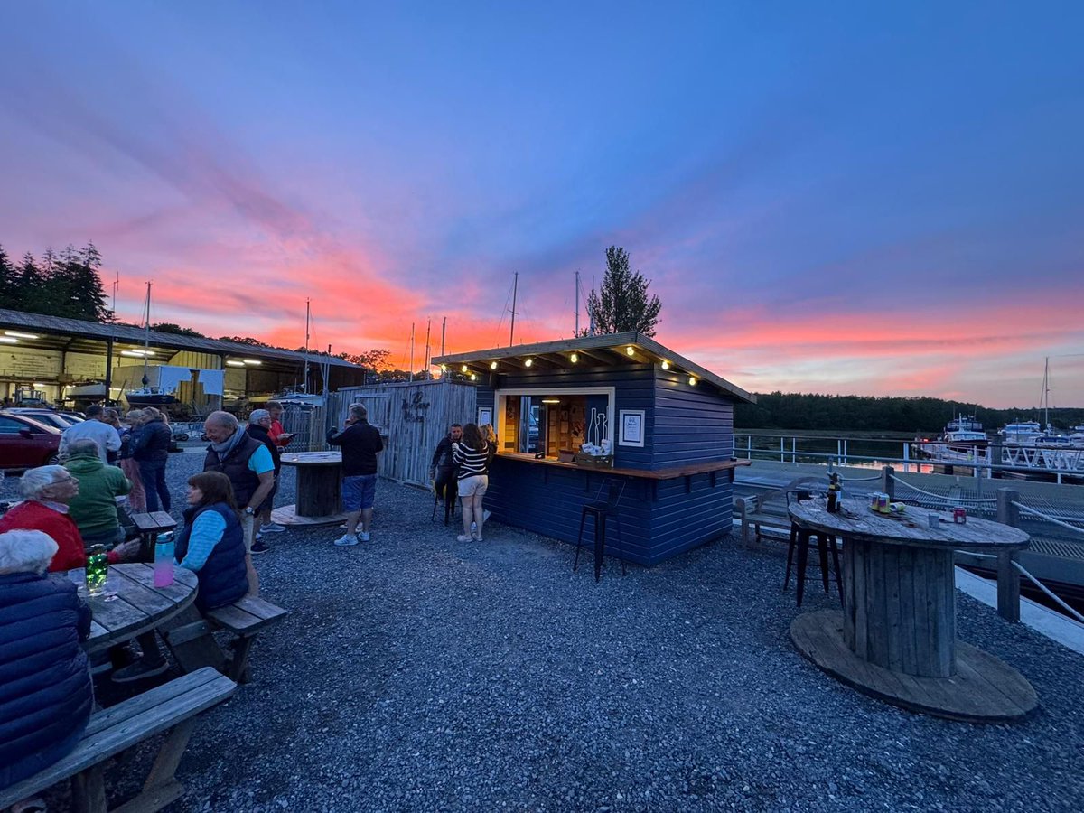 BeaulieuRiver's tweet image. We're opening the Boatyard Bar and #popup #restaurant from Thursday this week for an early start to the #bankholiday weekend! 

The alfresco dining and sundowner bar are exclusively for berth &amp;amp; mooring holders, plus overnight boaters. 

See: beaulieuriver.co.uk/pop-up-restaur…

#HolidayVibes