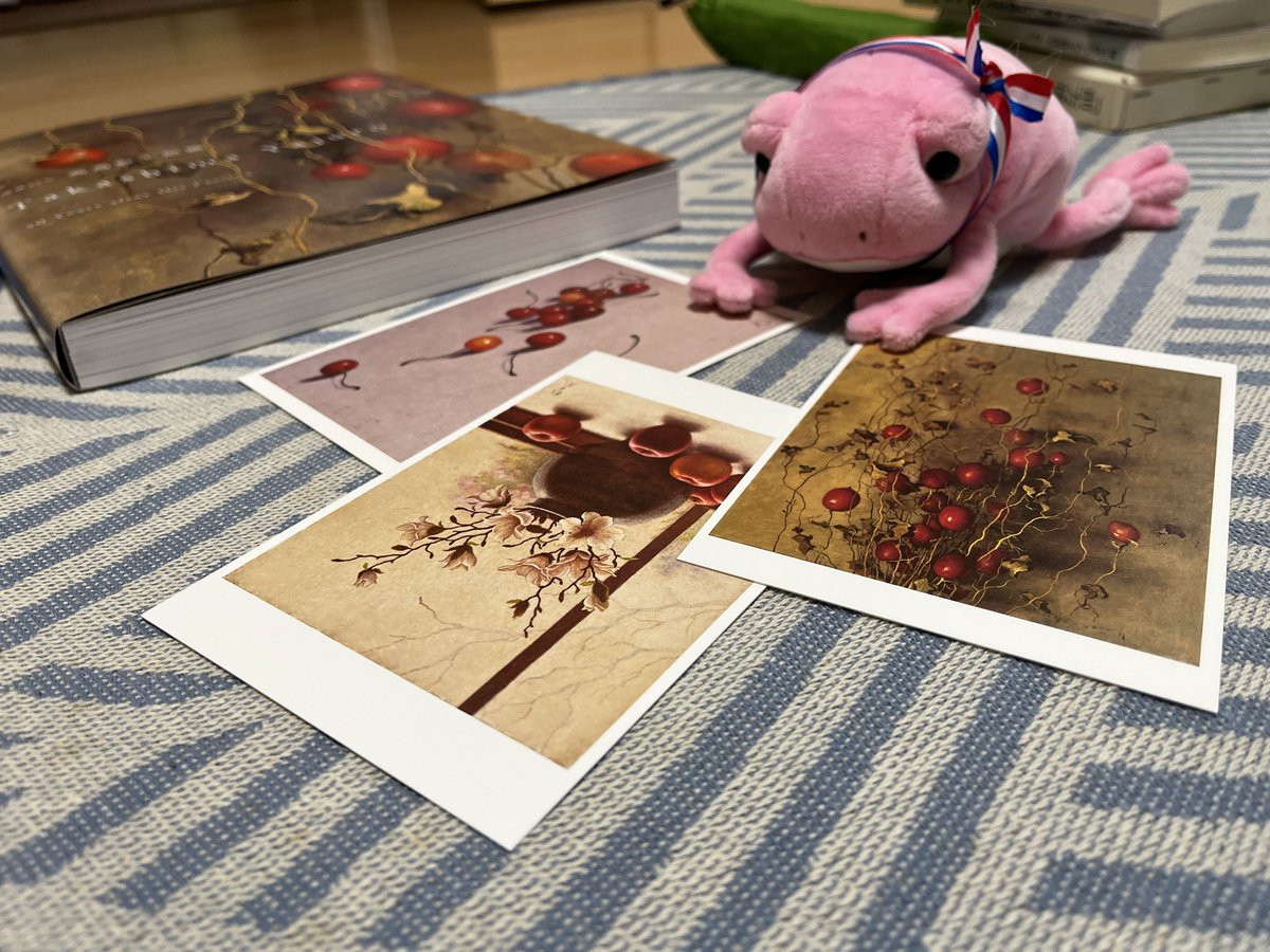 PistacioF's tweet photo. あずきちやんはきよみてきたてんらんかいのぽすとかどながめてます。なんかあかくてまんまるなのばつかりかつてきたのね。
それはそうとたこえもんのしよゆまよたぺたくなつてる。ごるでんういくにいしきりさんいこかな。 https://t.co/YszRVt5nRQ