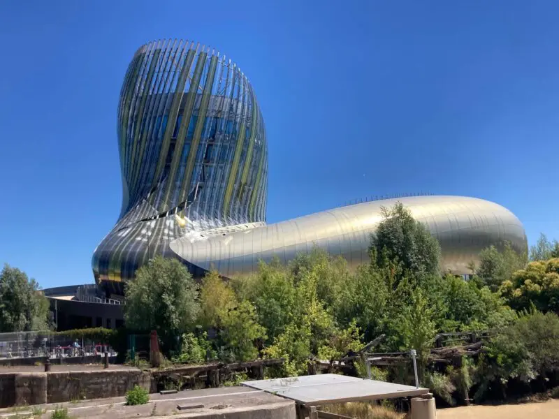 euro_tour's tweet image. 🇫🇷 ボルドー人気観光地と見どころを地図付き解説！✨（France Box）　ユネスコの世界遺産に登録されている「月の港ボルドー」と呼ばれる歴史地区は、見どころが多く街歩きが楽しめます♪ #Bordeaux
👉francetabi.com/bordeaux/
➡️フランスのホテル：euro-tour.co.jp/luxury-hotel/f…
