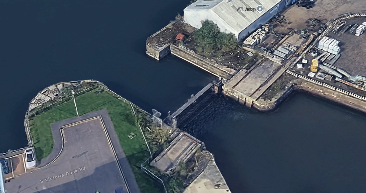 _DundeePerfect_'s tweet image. This is #Dundee's Elton John Bridge, years after said it was close to falling down is sitting singing, 'I'm Still Standing.'
Needs reopened as much easier for Passengers who shall get off of the Cruise Ships this Summer to walk into Town rather than a long trek, so does img 3