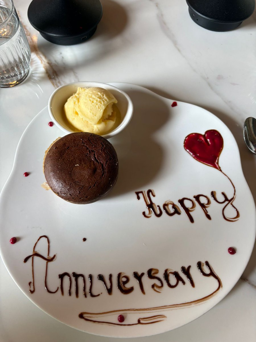 jakedoganality's tweet photo. Happy Silver Wedding Anniversary for yesterday M&amp;D even if we weren’t allowed at the restaurant *pff* lovely touch at the end of the meal at Il Postino in Wells #BTPosse #Dogsoftwitter https://t.co/bzGys6fZWW