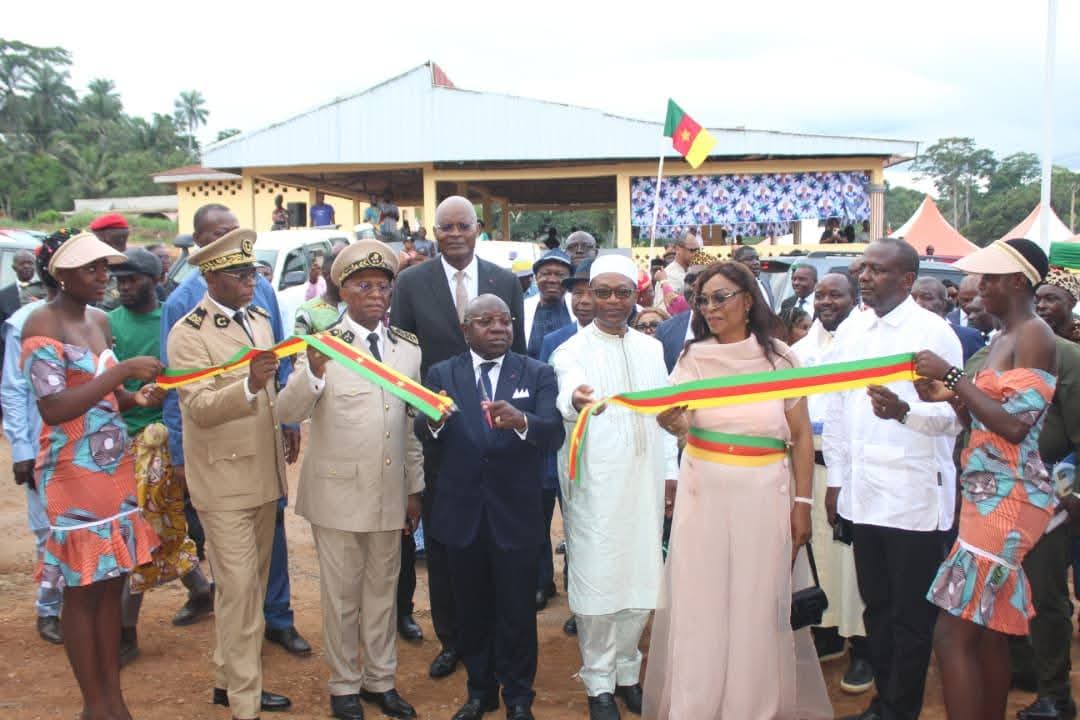 TheCameroonianZ's tweet image. Supermarché et cité municipale inaugurés par le Minddevel à Nitoukou.

#Cameroon @MINDDEVEL1 @FEICOM1