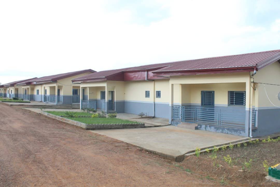 TheCameroonianZ's tweet image. Supermarché et cité municipale inaugurés par le Minddevel à Nitoukou.

#Cameroon @MINDDEVEL1 @FEICOM1