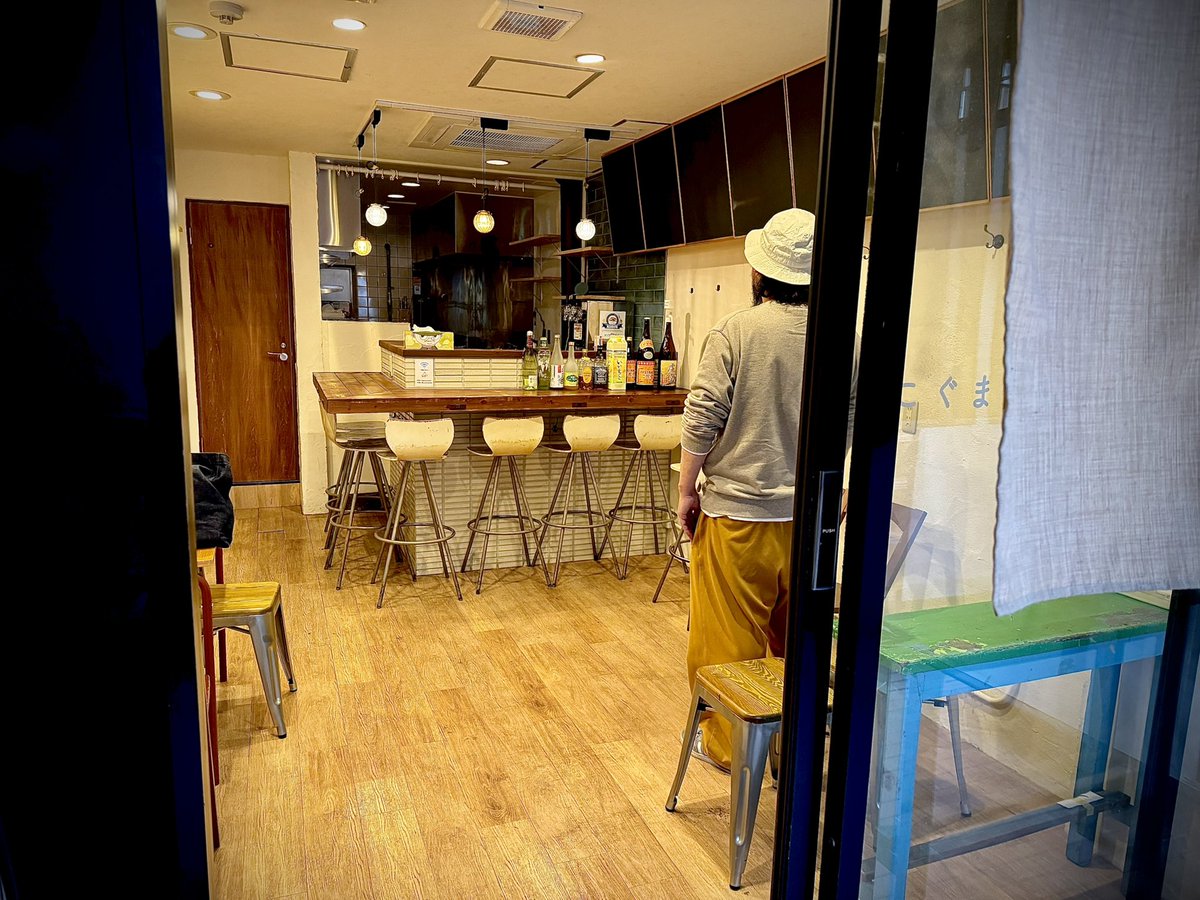 居酒屋 #こぐまカリーの店

今夜"最後の飲み会"でーす🧸🍺

・19:00スタート
・参加無料
・自由集合＆自由解散
・飲みもん食べもん持参

※注文できません
※アイドルいません

お酒＆氷ある〜！
割りモノと紙コップ持ってきて〜
すきなだけ飲んでくださーい

#こぐまカリー
#久しぶりにOPEN札にした