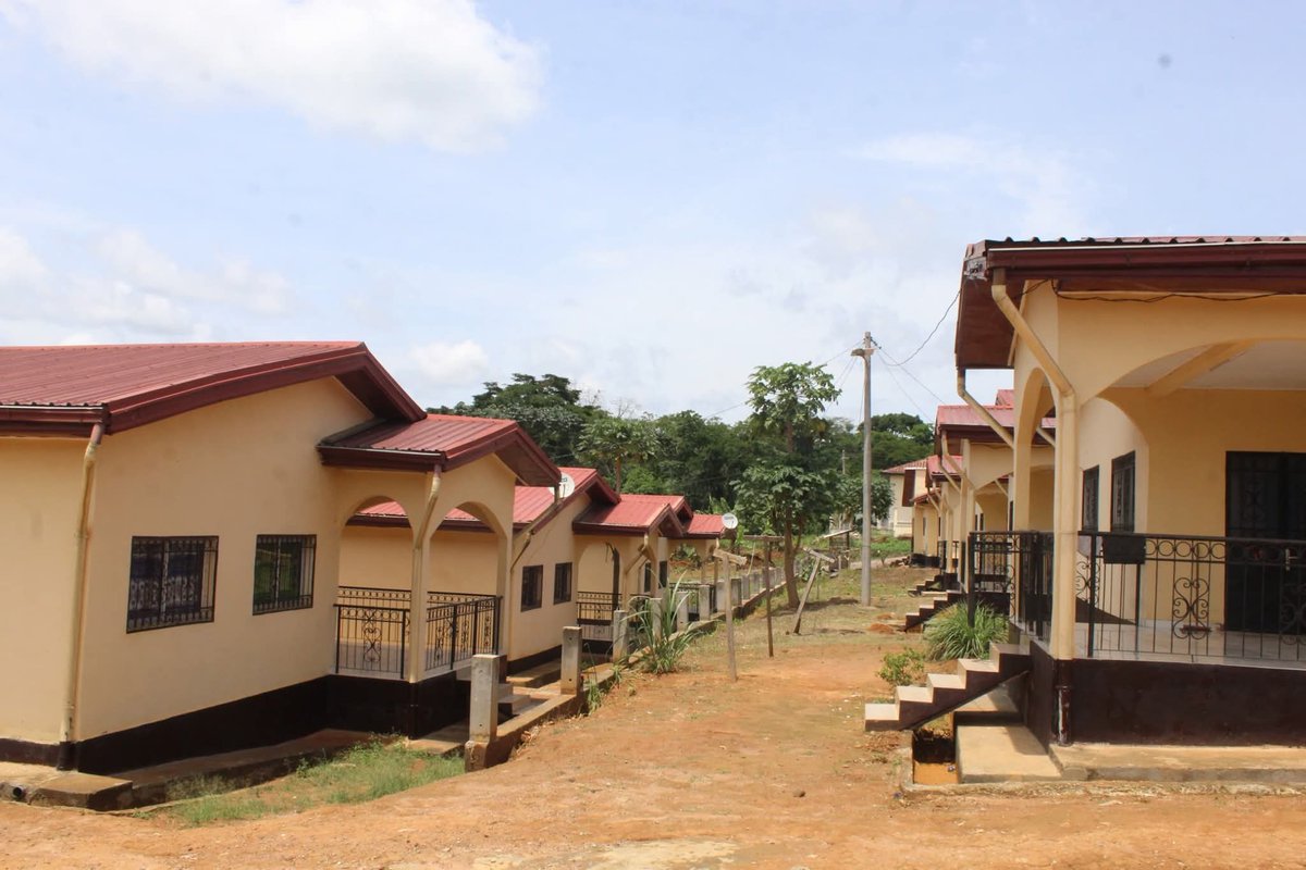 TheCameroonianZ's tweet image. Nouvelle Cité Municipale à Mengang.

#Cameroon @MINDDEVEL1 @FEICOM1