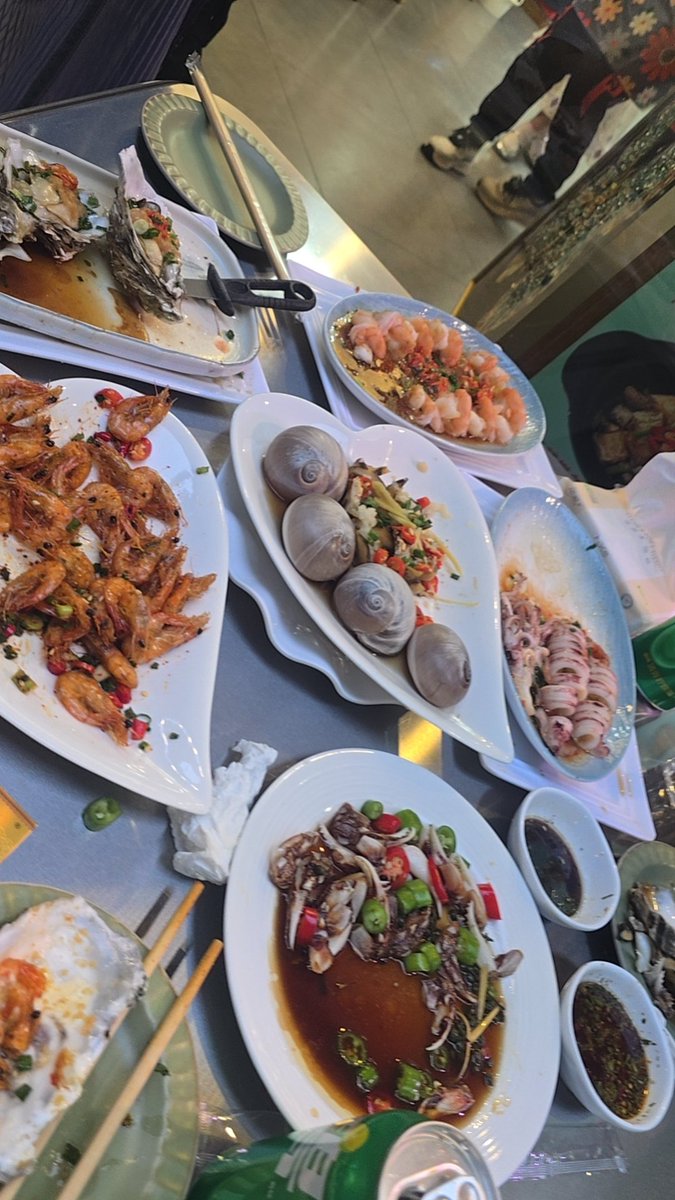 踢腿水上漂 tweet media