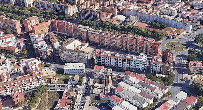 HuelvaUrbana's tweet photo. Se necesita construir viviendas, es una realidad:

La falta de vivienda en Huelva dispara los precios en barrios antes baratos como Isla Chica o El Molino: (https://t.co/AtDqbdBbDc)

Link: https://t.co/sUTrwWDDox https://t.co/2kYeGalGtL