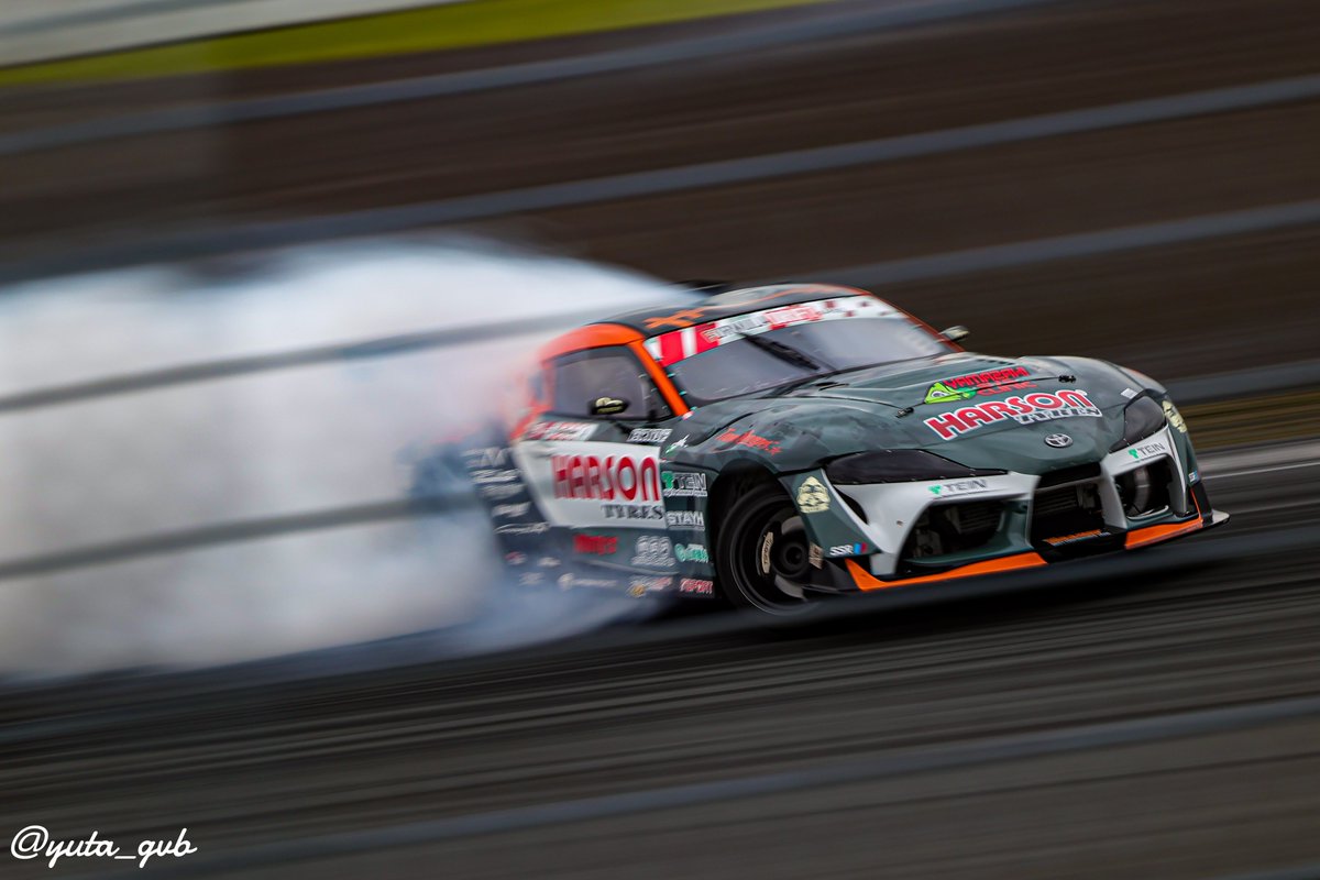 yuta_gvb's tweet photo. 【2026 FUJI XTREME DAYS with FORMULA DRIFT JAPAN】

HARSON TYRES TEAM ORANGE A90 SUPRA
No.4 小橋 正典選手(@MspMsnr)
最推しドリフトドライバーの小橋選手
まだ覚えてて貰えたのも嬉しいし、かっこいいドリフト見れてよかった🥹

#FUJIXTREMEDAYS #FDJ #TEAMORANGE #HARSONTYRES #小橋正典 https://t.co/YEsUPO20Ow