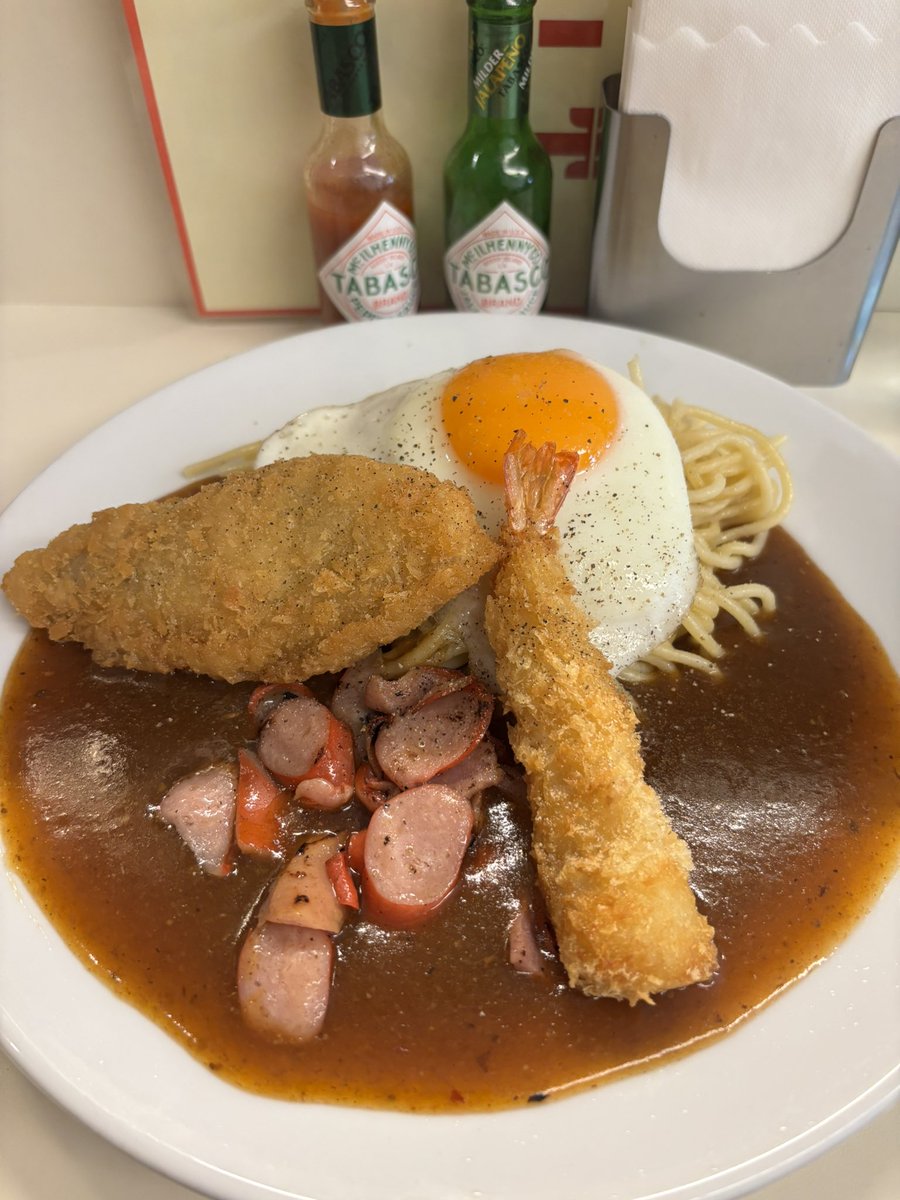 b7HySr6cFAYMIUc's tweet image. 連休初日、お墓参り後の、名古屋市西区の、あんかけパスタ　リトさんへ。カウンター中心のコンパクトで可愛らしいお店。バイキングを注文して目の前で作っている様子を眺めながらワクワク。ソースのあんも麺も抜群に美味しい。　＃あんかけパスタ  ＃LIT  ＃名古屋市西区