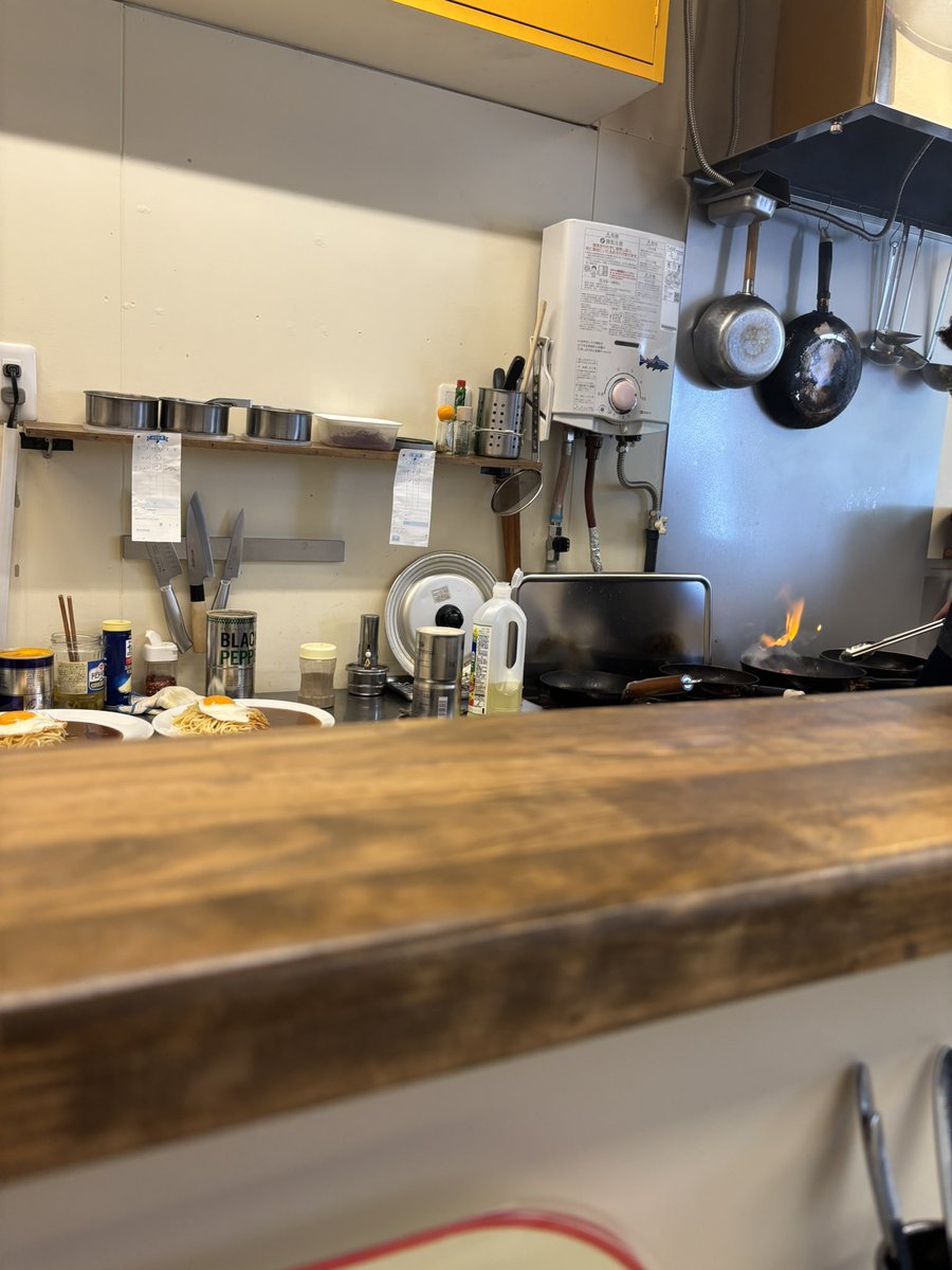 b7HySr6cFAYMIUc's tweet image. 連休初日、お墓参り後の、名古屋市西区の、あんかけパスタ　リトさんへ。カウンター中心のコンパクトで可愛らしいお店。バイキングを注文して目の前で作っている様子を眺めながらワクワク。ソースのあんも麺も抜群に美味しい。　＃あんかけパスタ  ＃LIT  ＃名古屋市西区