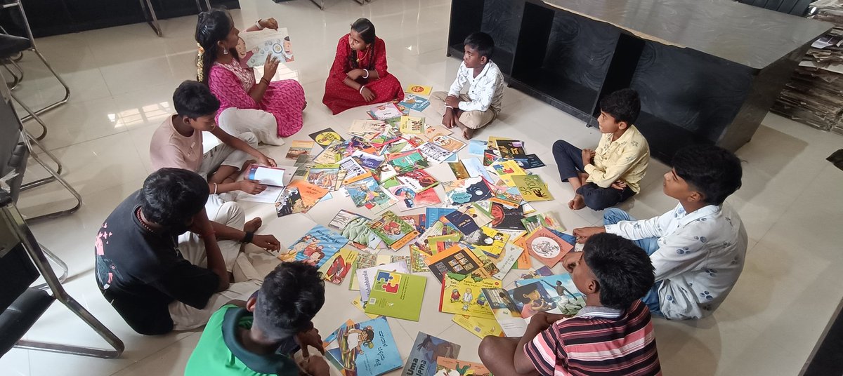 chethu_cha15598's tweet image. ಗಟ್ಟಿ ಓದು ಚಟುವಟಿಕೆ.📖📚🖊️
#read #aloud #activities 
#rurallibrary #publiclibrary 
@readingkafka @cmcaindia