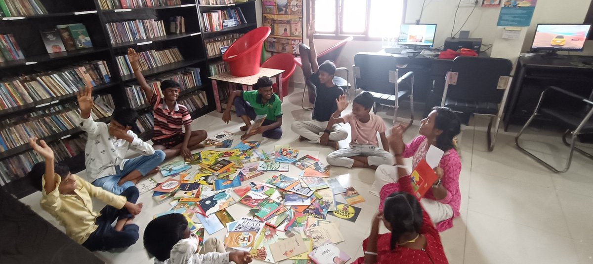 chethu_cha15598's tweet image. ಗಟ್ಟಿ ಓದು ಚಟುವಟಿಕೆ.📖📚🖊️
#read #aloud #activities 
#rurallibrary #publiclibrary 
@readingkafka @cmcaindia