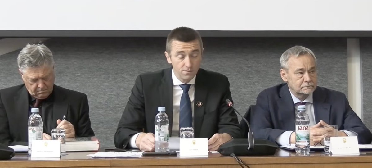 Stasiland Slovenija tweet media