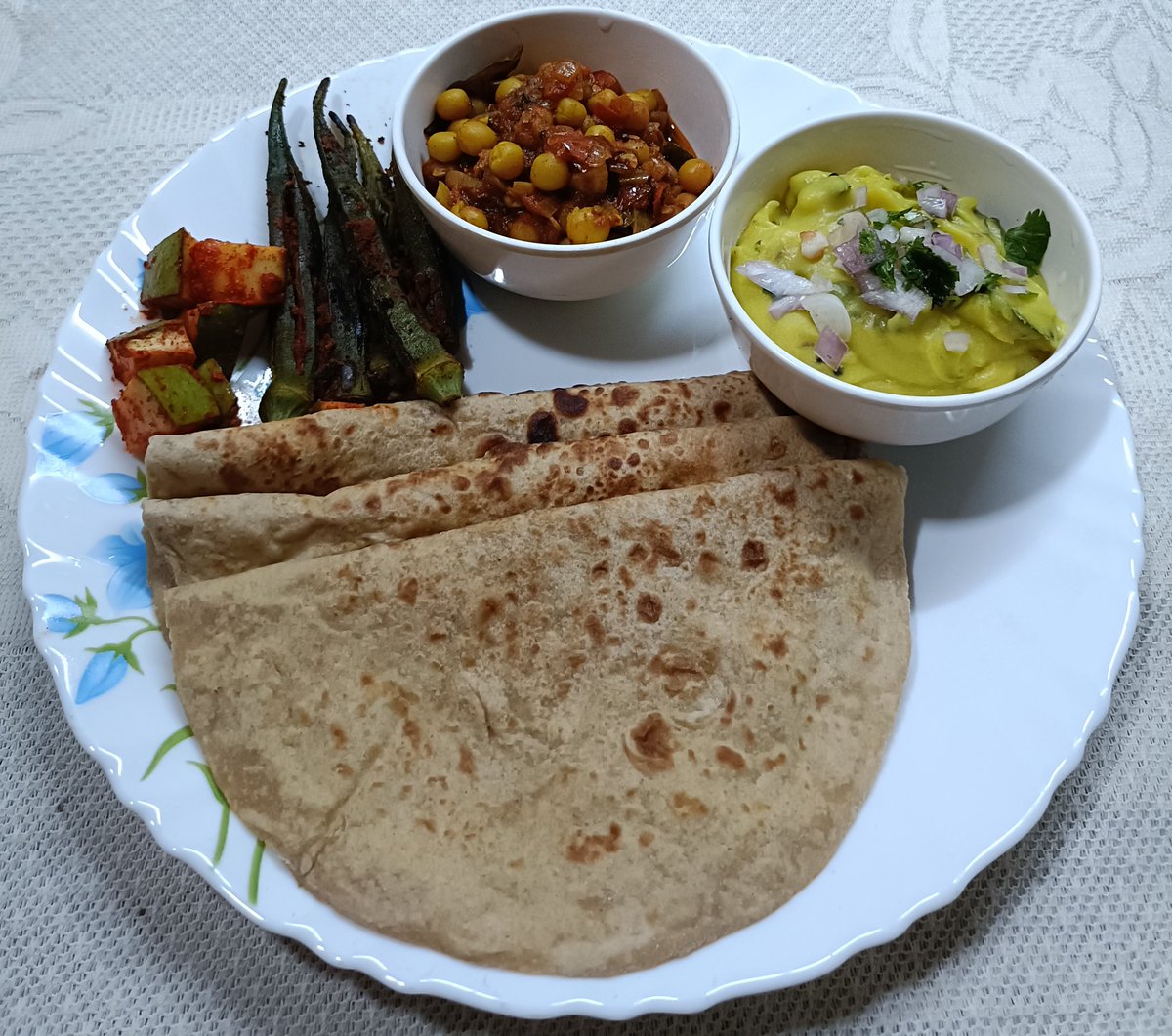 Parveensha1725's tweet image. Noon 🔆 
Berkat 🤲✨