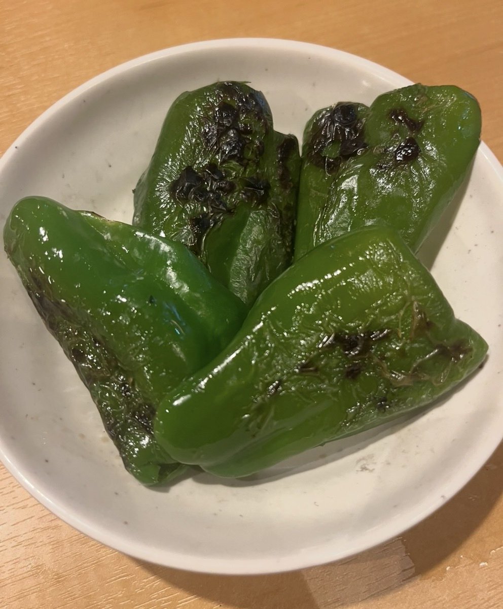 もかピーマン tweet media