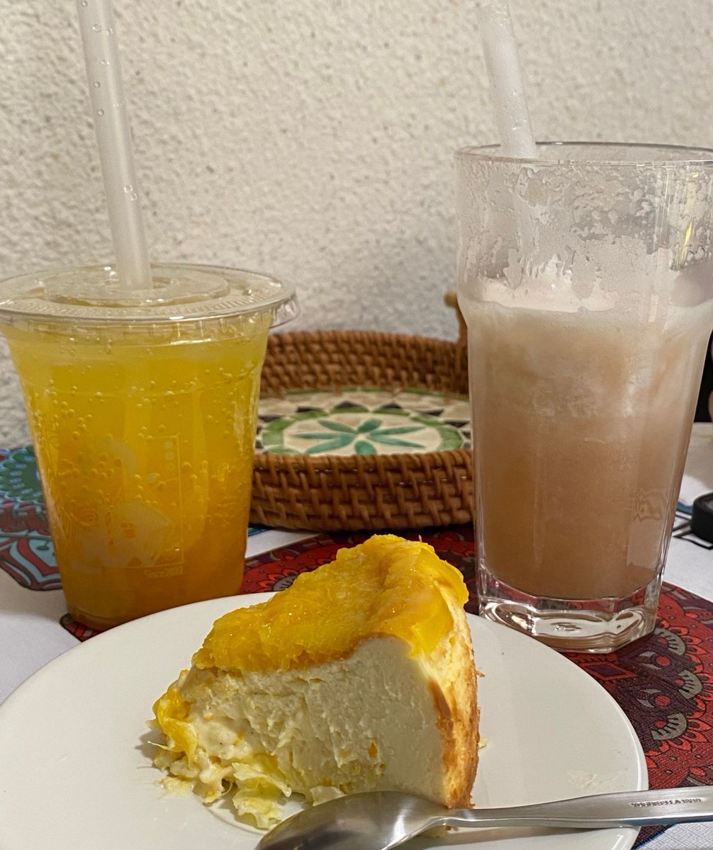 GVRNAG's tweet image. " 5-Minute Mango Fizz: Blend 1 ripe mango +  cup coconut water + 1 tsp lime juice. Top with sparkling water u0026 mint! Fresh, sweet, tropical vibes in every sip. Perfect for hot afternoons! #QuickDrinks #MangoLover"