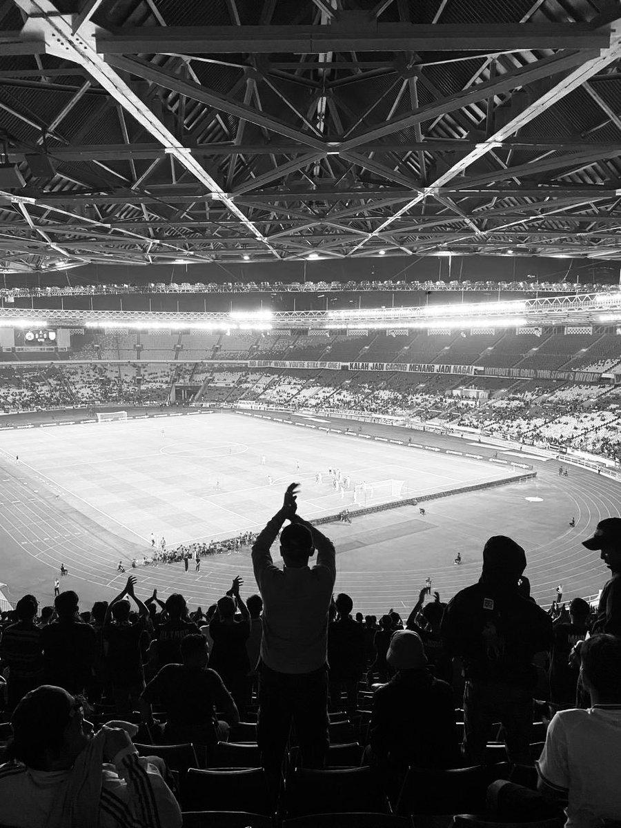 kimpingg's tweet photo. misal ng jero stadion ra enek nyanyian rasis mungkin luwih yoi.  suasana tribun mungkin luwih nyaman adem ayem😊 #sakjose https://t.co/Bxqtowe1cG