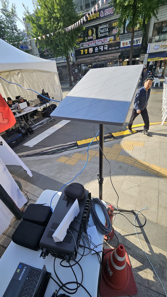 MangoChan12's tweet photo. Still streaming strong in Seoul 🚀

Took the Mine C6 5G Bonding Router to one of the busiest streets in South Korea — packed crowds, tons of interference, and normally a nightmare for mobile internet.

But this  beast didn’t even flinch. 😤 https://t.co/fOmp65G34U