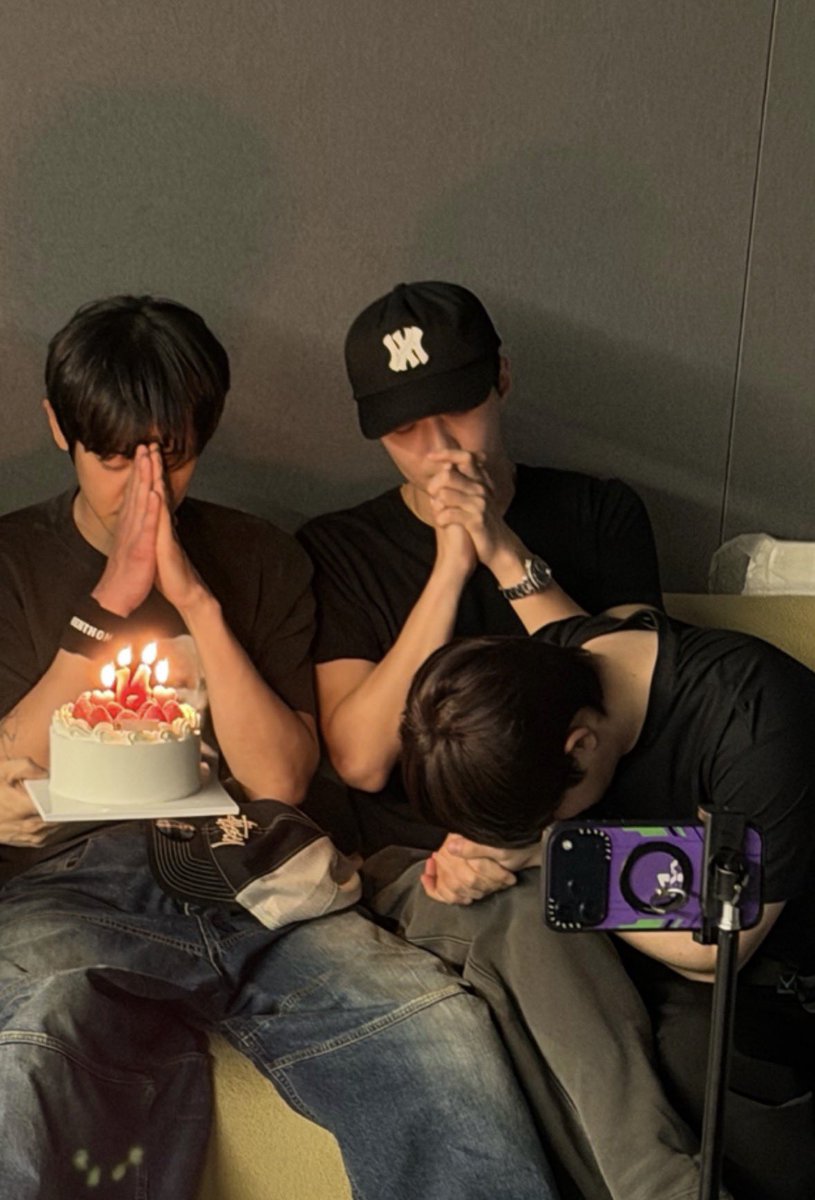 일리 tweet media