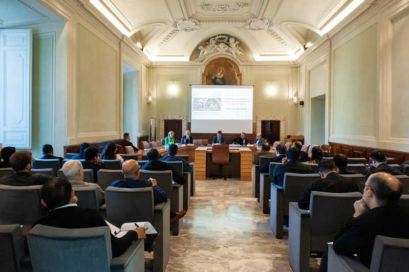 UniSantaCroce's tweet photo. Oggi, il Dipartimento di Storia della Chiesa della nostra Università, promuove la giornata di studio:
✨ “Una pace disarmata e disarmante. La #Chiesa e il #papato di fronte alla #pace e alla #guerra” https://t.co/NPRRAT0S4j