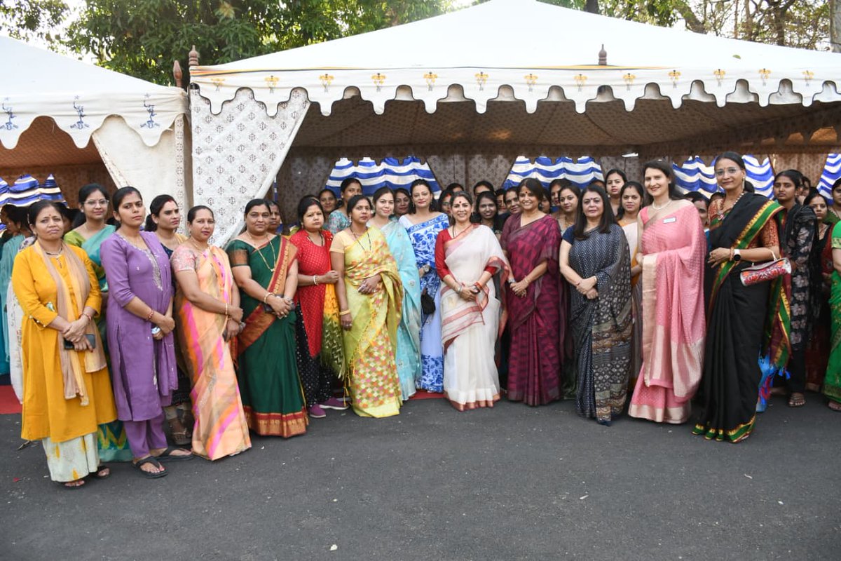OfficialAwwa's tweet image. #WeCare  #Motivate_Facilitate_Empower
#Spreading_Smiles_Happiness

Continuing the outreach initiative, #MrsSunitaDwivedi #PresidentAWWA, visited the Family Welfare Organisation (#FWO) at Jabalpur Military Station and spent meaningful time interacting with families of our serving