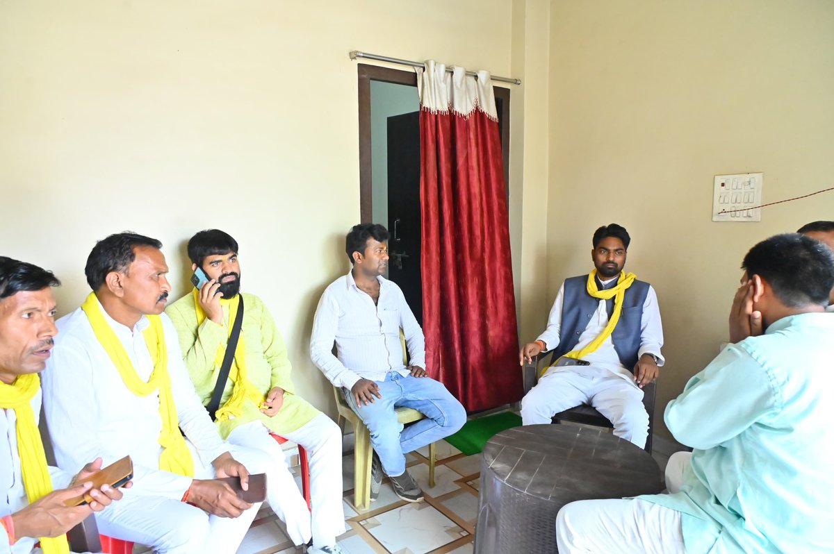 आज सुहेलदेव भारतीय समाज पार्टी के राष्ट्रीय मुख्य प्रवक्ता श्री <a href="/ArunrajbharSbsp/">Arun Rajbhar - अरुन राजभर</a> जी, खानपुर फतेह, नगर पंचायत अतरौलिया, जनपद– आजमगढ़ में श्री राजू निषाद जी के चाचा जी के निधन उपरांत शोक संवेदना व्यक्त की।