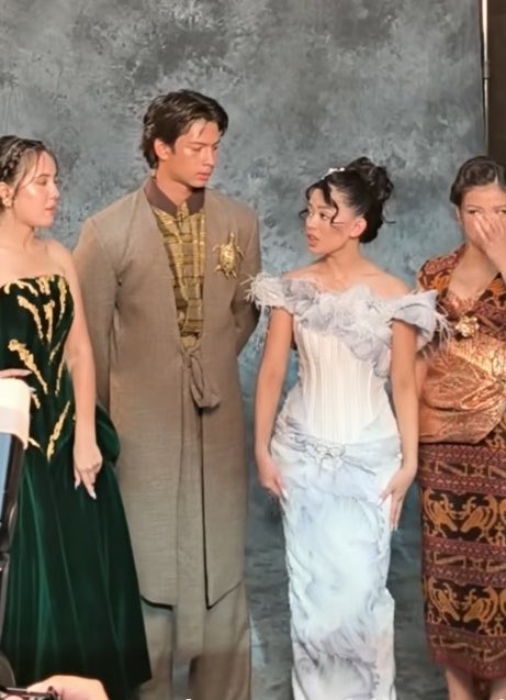 𝓥 🎀 tweet media