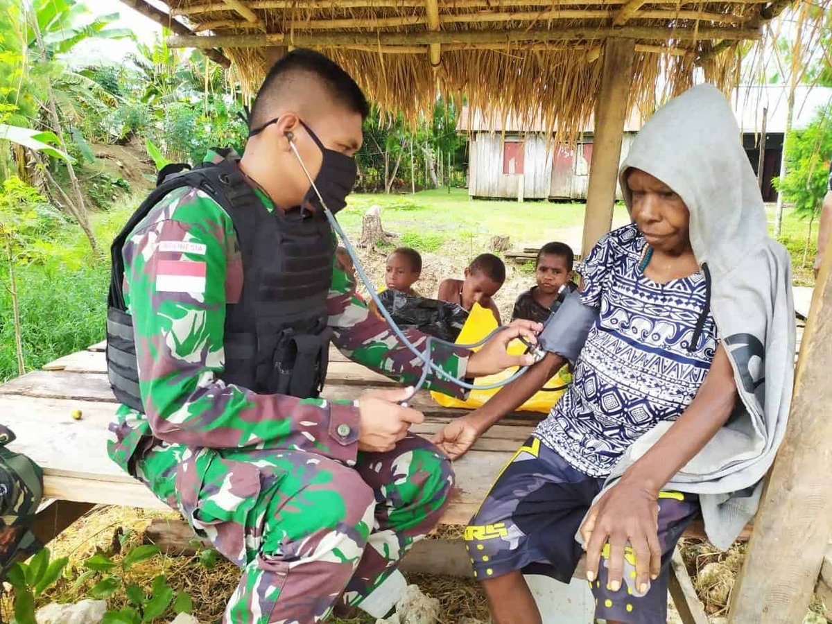 radenstw's tweet photo. Bersama TNI Kita pelopor lindungi kedaulatan, kesatuan daerah, dan kesejahteraan negara. Dedikasi penuh dalam setiap situasi.
Pengabdian Tanpa Lelah https://t.co/Lp85WdZhbD