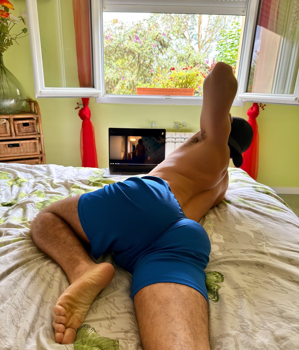 Alexisalguues's tweet image. Watching movie 📸 #series #movies #house #cap