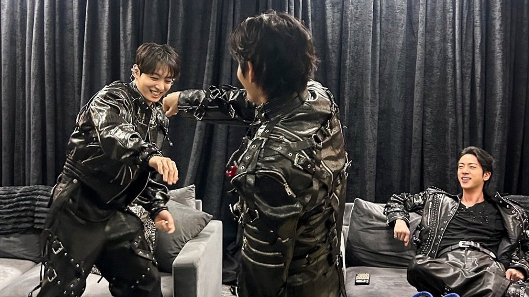 <a href="/BTS_twt/">방탄소년단</a> everyone just living their best life.