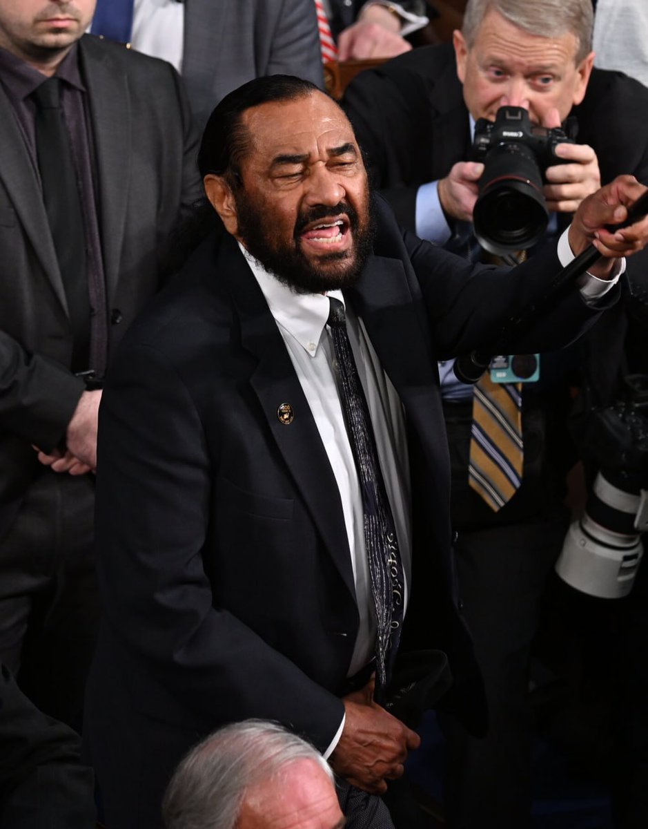 ᶜᵒᵐᵐᵉᶰᵗᵃʳʸ Q(MEGA TRUMP) tweet media