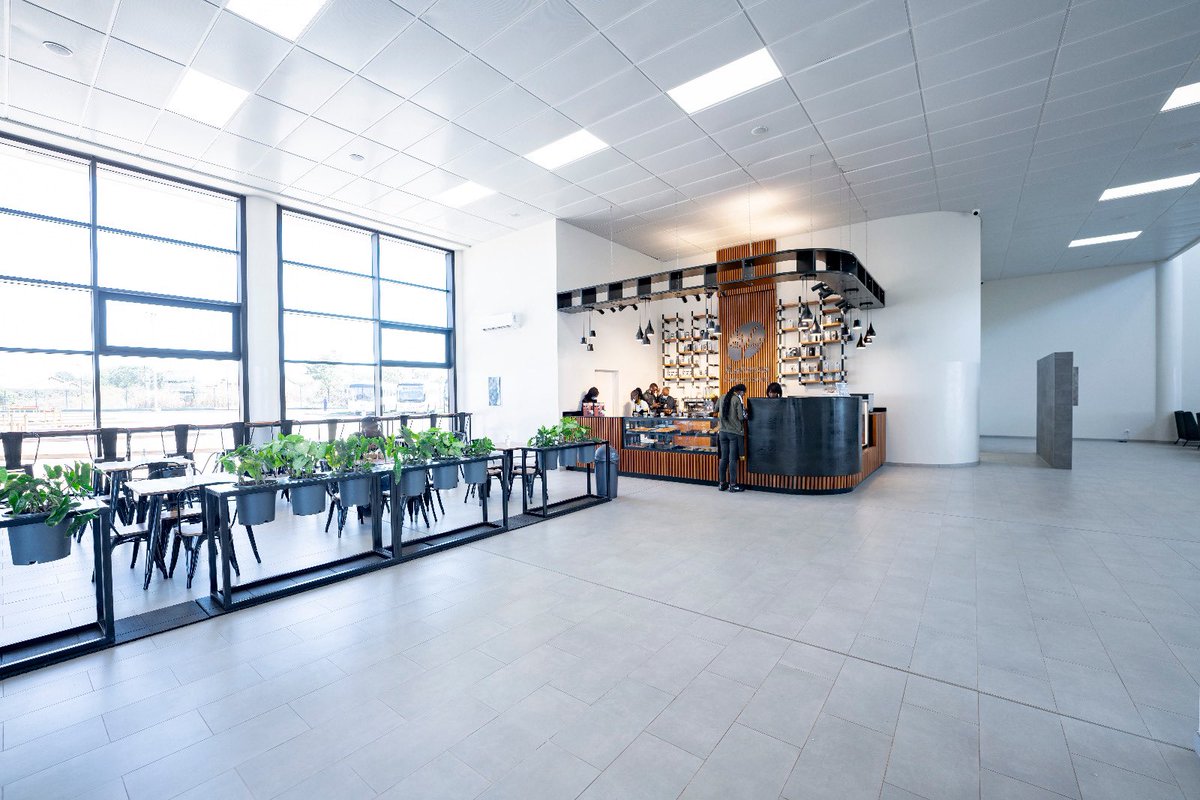 FMLarousse's tweet image. #Lubumbashi: le terminal de l'agence de transport routière @mulykap_s.

En prenant les bus de cette entreprise en 2018 et 2019 pour me rendre à #Kolwezi, le professionnalisme de eur service client m'a rappelé ceux de bus de l'Afrique de l'ouest ou de  #FlixBus en #Europe.