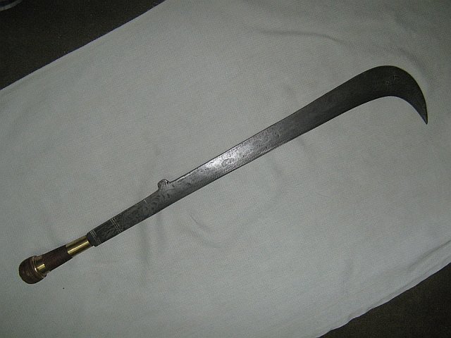 Thanks to @swordposting, I finally know the name of the Billhook sword ...