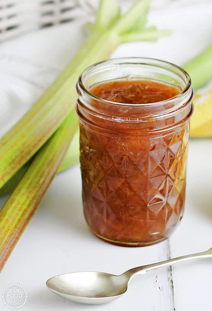 FabFood4All's tweet image. Rhubarb, Lemon, and Vanilla Jam is deliciously fresh and fruity with a zing of lemon and a subtle hint of vanilla! A great tea-time treat or addition to desserts, bakes, etc. fabfood4all.co.uk/rhubarb-lemon-… #jam