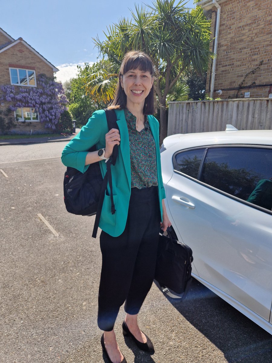 KeytoHearing's tweet image. Keeley’s on the road! 🚗 We’re heading out for a hearing aid fitting in #Bournemouth.

Fitting at home means we can tune your tech to your real life—like hearing the birds without the wind rustling, or catching a story while the microwave beeps. Precision care at home. 🦻✨
