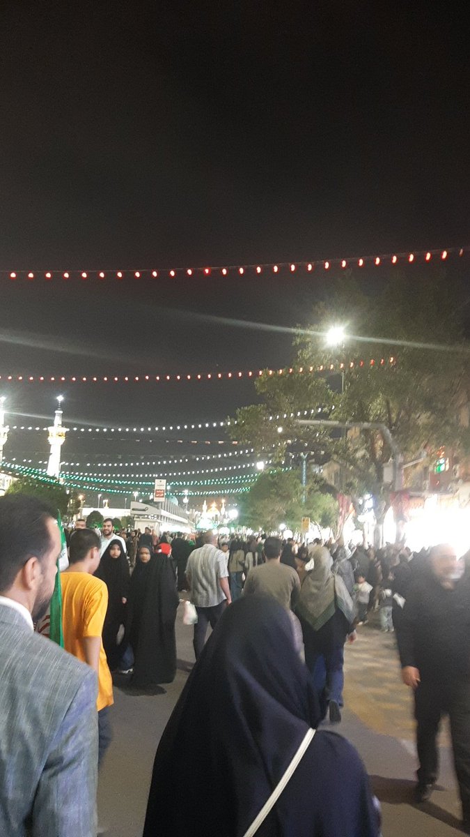 امروز چهارشنبه، درهای آسمان به نام امام مهربانی‌ها گشوده‌تر است؛ میلادش چراغ امید زائران بی‌قرار

#ایران_امام_رضا 
#صحن_رضا_جان