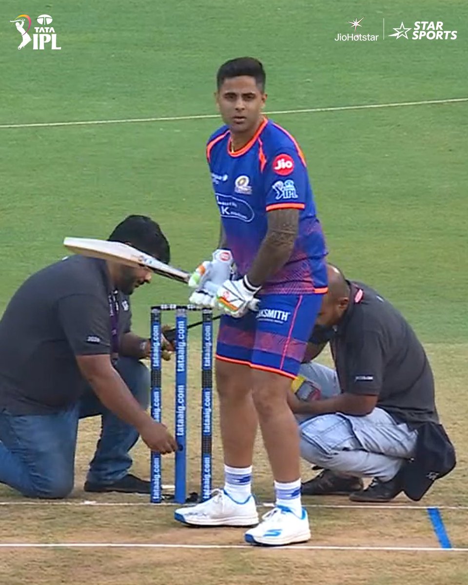 StarSportsIndia's tweet image. The prep is in 𝙛𝙪𝙡𝙡 𝙨𝙬𝙞𝙣𝙜 at Wankhede 🏟️🔥
#MI &amp;amp; #SRH locked in and ready for a firecracker showdown 💥

All set for a blockbuster night in Mumbai 👀

#TATAIPL 2026 ➡️ #MIvSRH | LIVE NOW 👉
hotstar.onelink.me/UsKp/di4mzjgg
