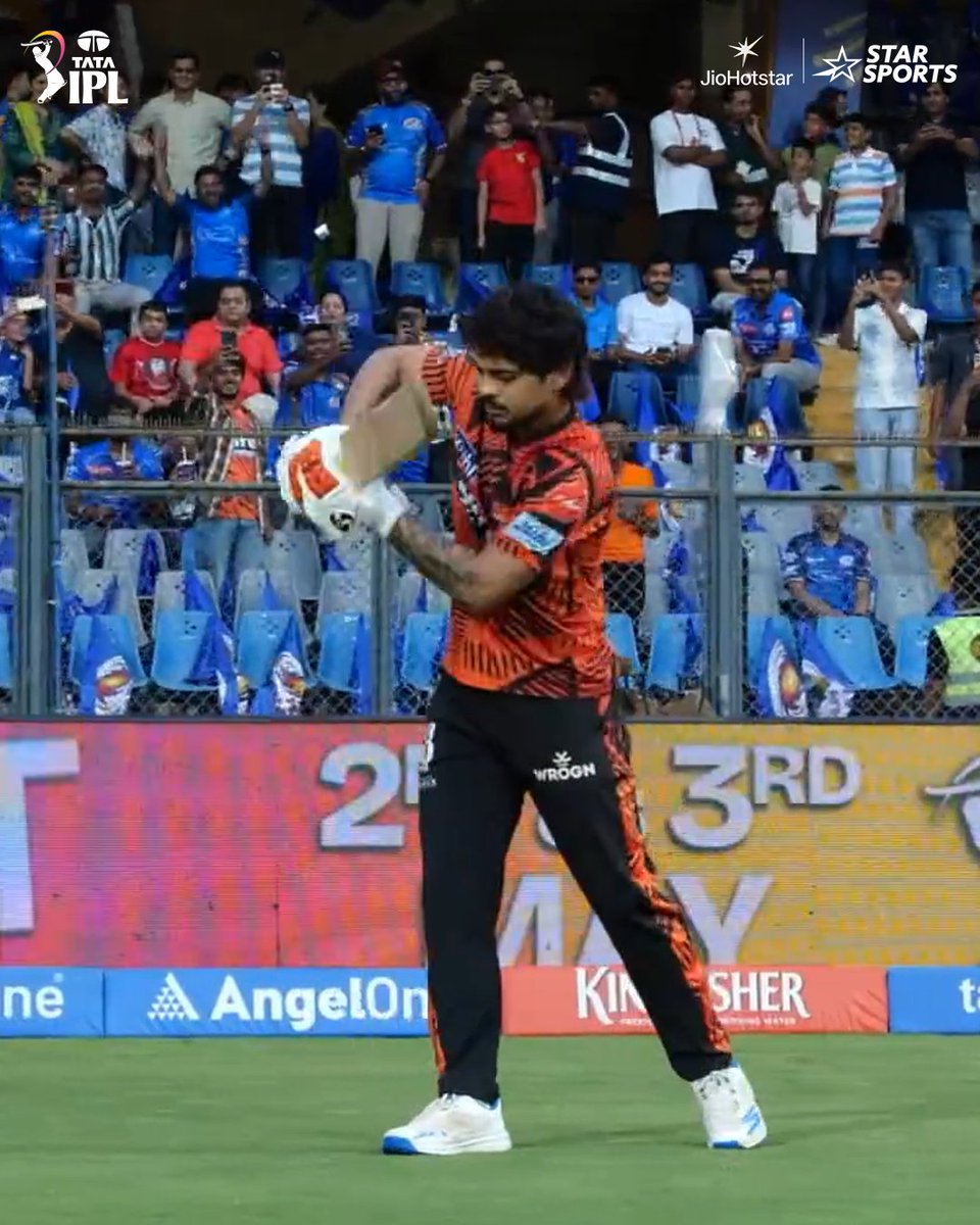 StarSportsIndia's tweet image. The prep is in 𝙛𝙪𝙡𝙡 𝙨𝙬𝙞𝙣𝙜 at Wankhede 🏟️🔥
#MI &amp;amp; #SRH locked in and ready for a firecracker showdown 💥

All set for a blockbuster night in Mumbai 👀

#TATAIPL 2026 ➡️ #MIvSRH | LIVE NOW 👉
hotstar.onelink.me/UsKp/di4mzjgg