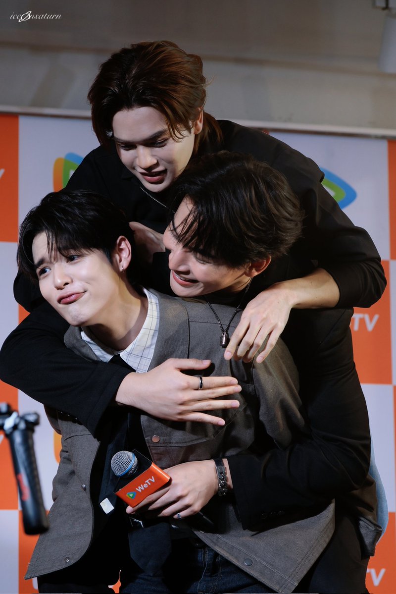 ice_on_saturn tweet media