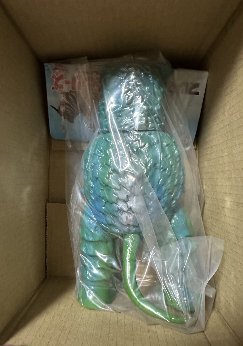 ガラモン　ブルーメタリック　畜光版 プレバンからブルマァク ガラモン 昭和レトロカラー到着🙂 こっち向い