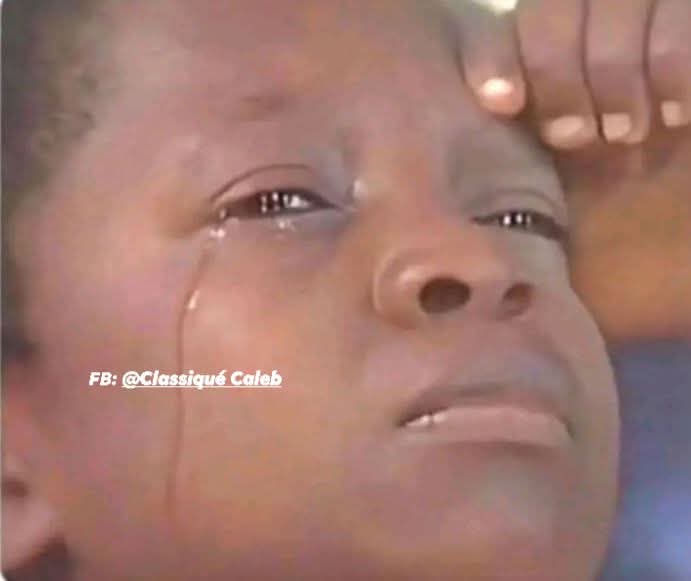 WEBTOR2's tweet photo. @Ogunleye2002 Until one bug hits, you go fess low the music https://t.co/zjWftIvPi3