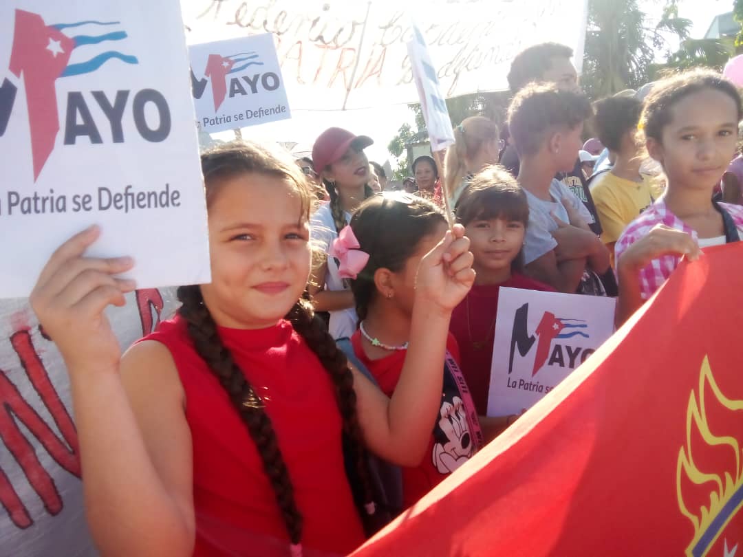 CacocumDirector's tweet photo. Los trabajadores de la Educación la Ciencia y el Deporte comprometidos con la Revolución porque #LaPatriaSeDefiende #CubaEstáFirme https://t.co/zESADGkOzD